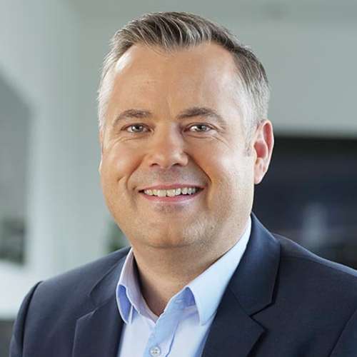 Ralph Schmitz : Genel Müdür ve hissedar Ralph Schmitz´in resmi: Aribas Printing Machinery´nin Genel müdürü ve hissedarı