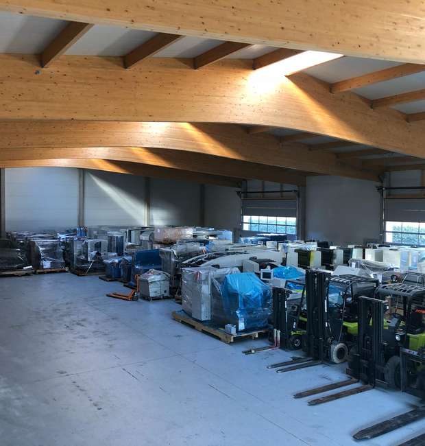 Was wir machen? Mit einem eigenen Lagerbestand und intensiven Kontakten zu den internationalen Märkten selbst ausgefallene Wünsche erfüllen! Ausschnitt aus einem Lager von Aribas